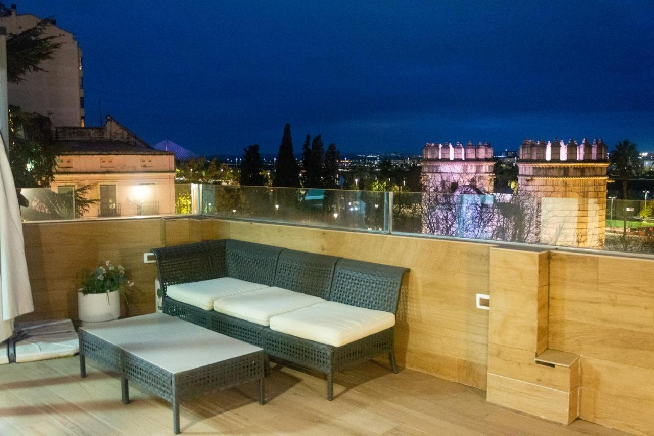 Alojamientos Puerta Palma Con Vistas Y Parking Бадахос Екстериор снимка