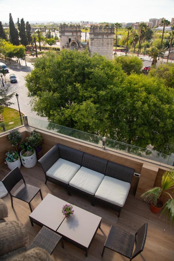 Alojamientos Puerta Palma Con Vistas Y Parking Бадахос Екстериор снимка