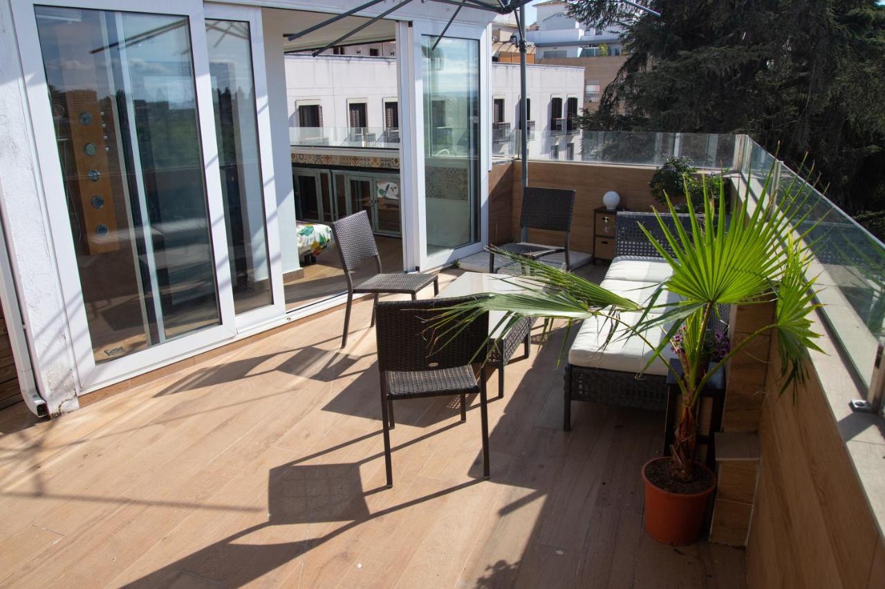 Alojamientos Puerta Palma Con Vistas Y Parking Бадахос Екстериор снимка