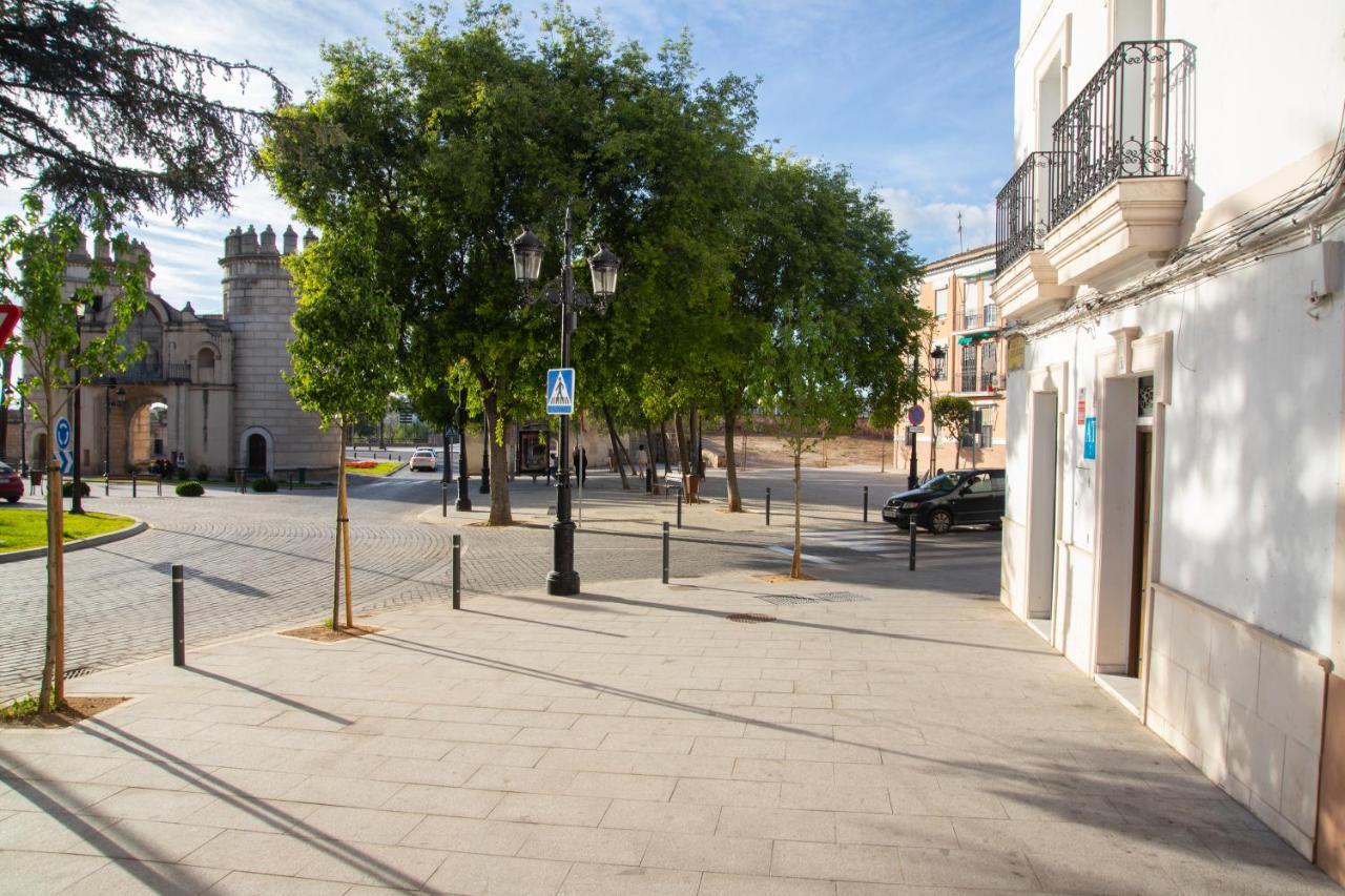 Alojamientos Puerta Palma Con Vistas Y Parking Бадахос Екстериор снимка