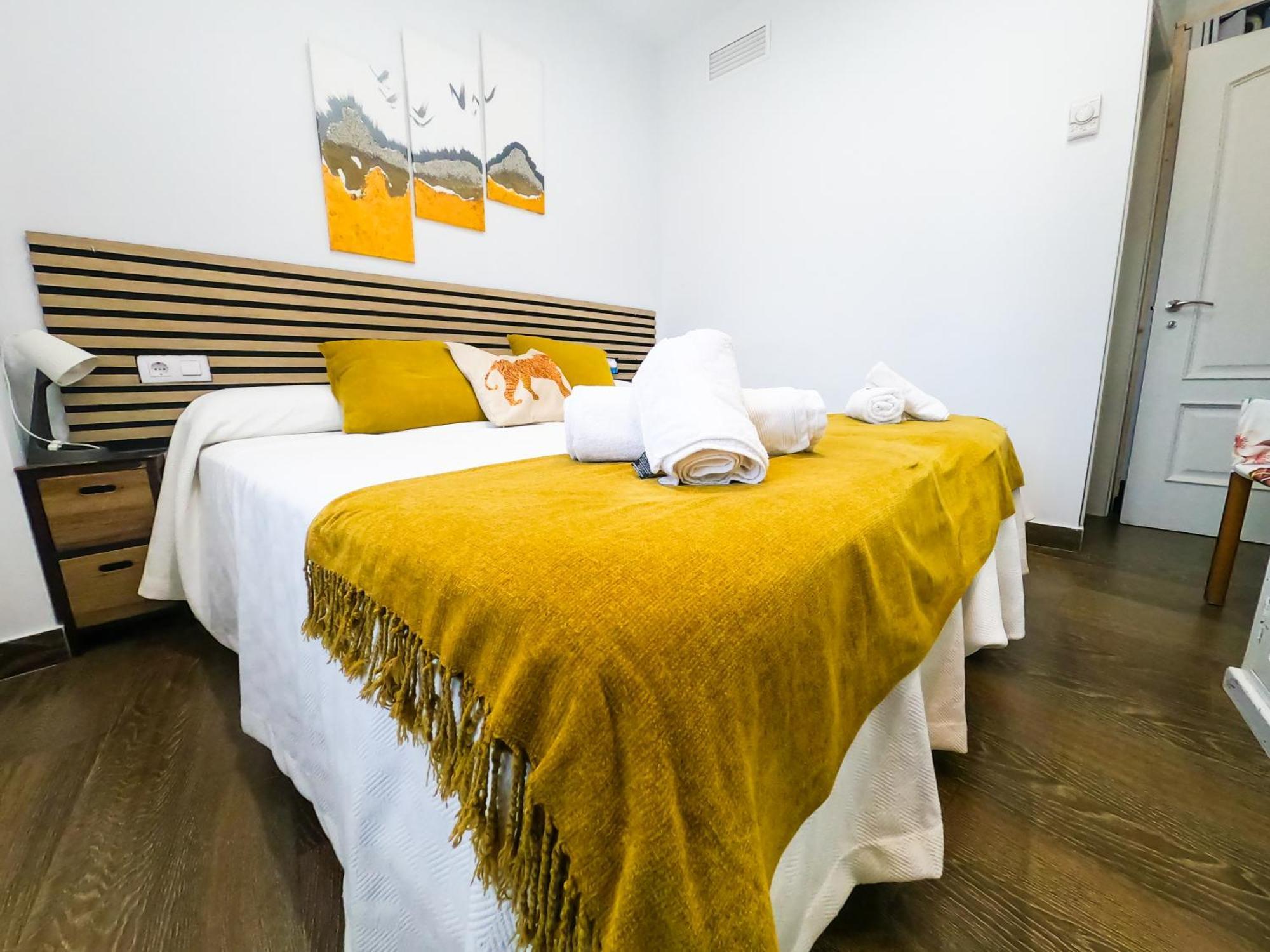 Alojamientos Puerta Palma Con Vistas Y Parking Бадахос Екстериор снимка